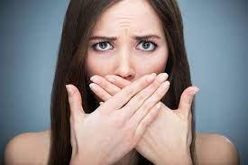 Tout savoir sur la mauvaise haleine, les causes et les symptômes